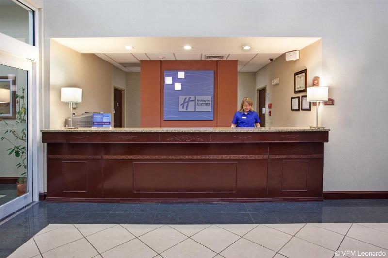 Holiday Inn Express & Suites - Commerce By Ihg Exteriér fotografie