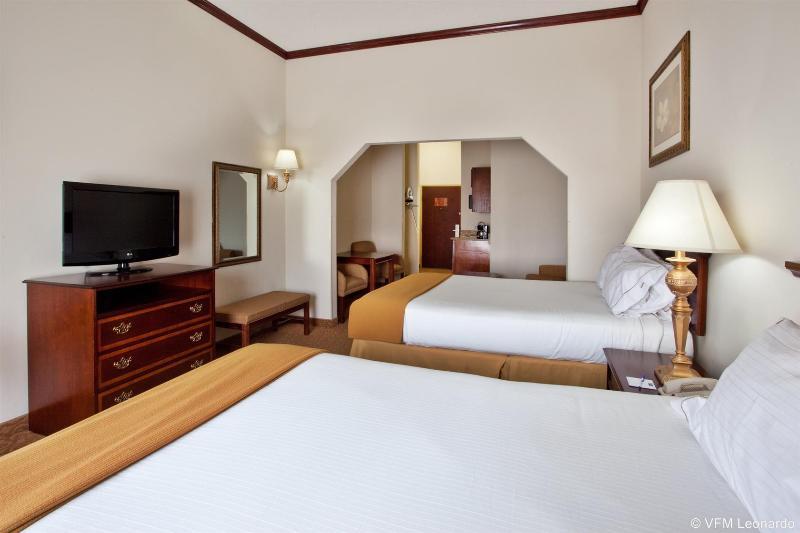 Holiday Inn Express & Suites - Commerce By Ihg Exteriér fotografie